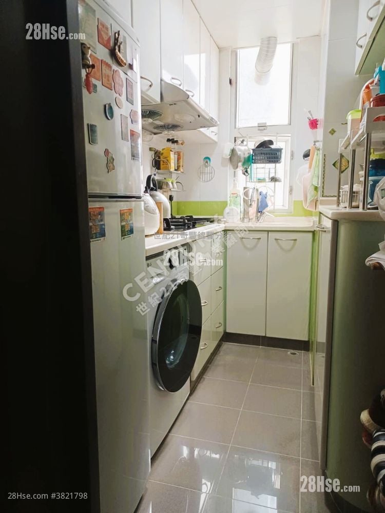 Kam Hay Court Sell 3 Bedrooms , 1 Bathroom 554 ft²