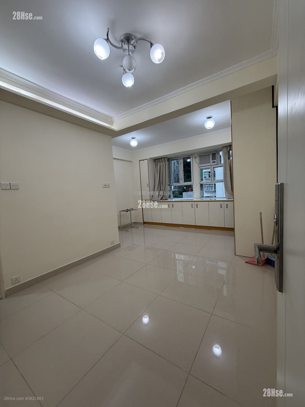 怡寶洋樓 租盤 290 平方呎