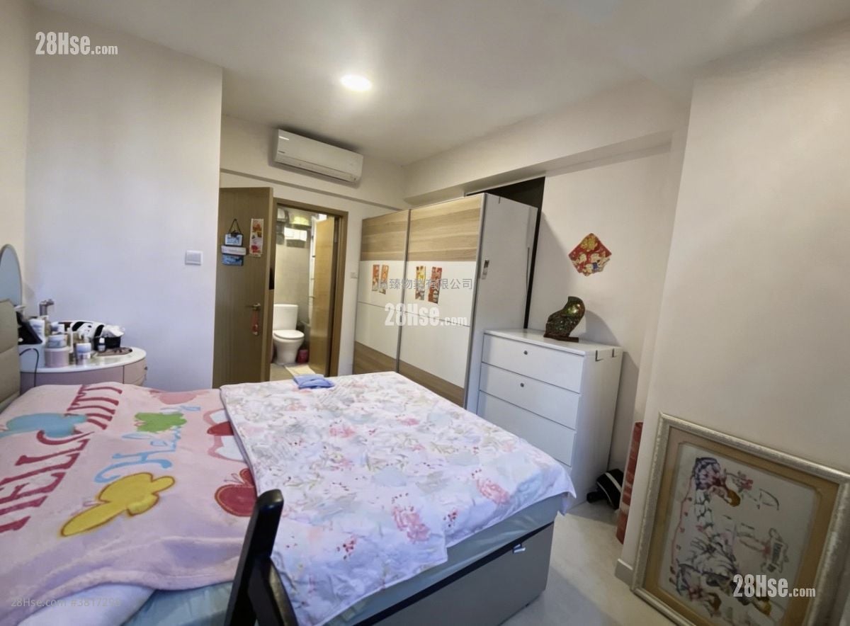Sherwood Court Sell 3 Bedrooms , 2 Bathrooms 773 ft²