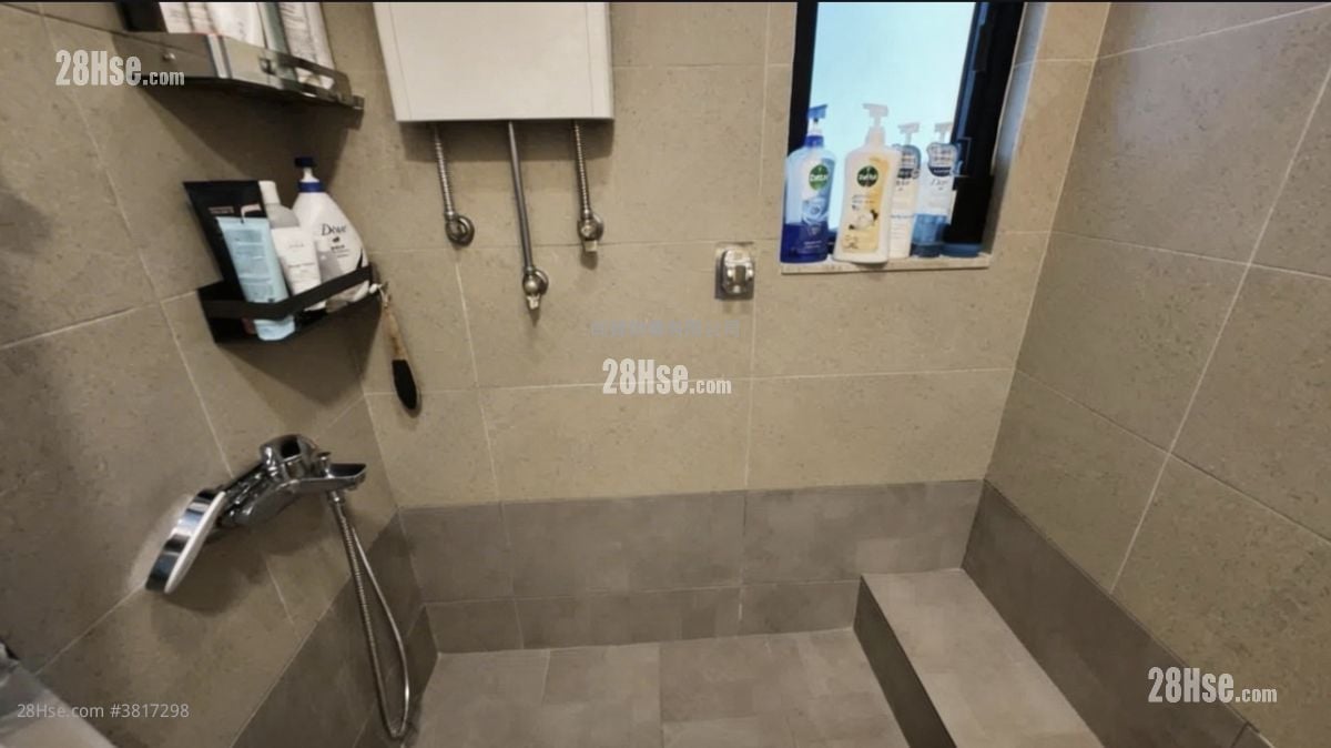 Sherwood Court Sell 3 Bedrooms , 2 Bathrooms 773 ft²