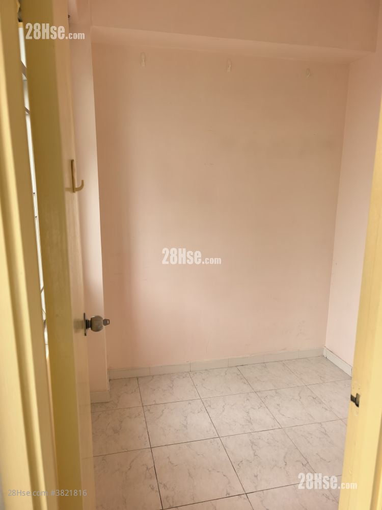 長康大廈 租盤 2 房 , 1 浴室 259 平方呎