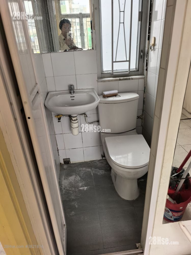 長康大廈 租盤 2 房 , 1 浴室 259 平方呎