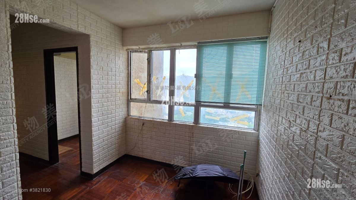 Hong Sing Garden Sell 3 Bedrooms , 1 Bathroom 592 ft²