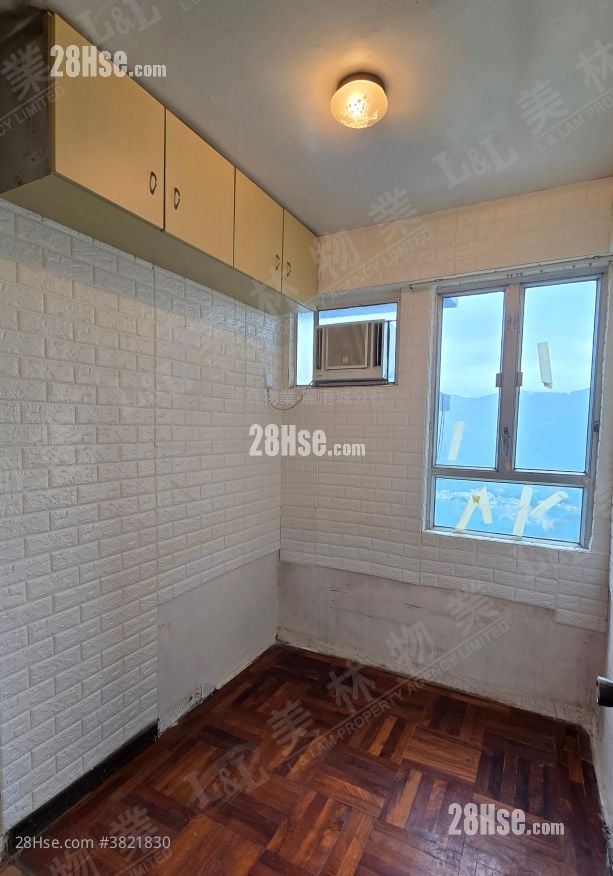 Hong Sing Garden Sell 3 Bedrooms , 1 Bathroom 592 ft²