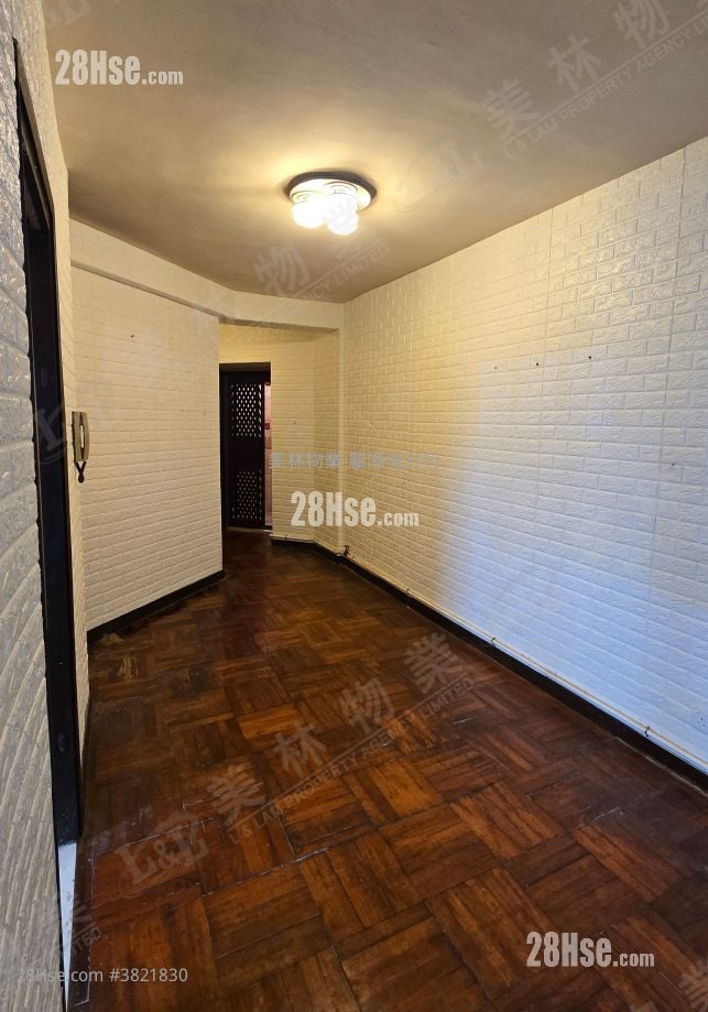 Hong Sing Garden Sell 3 Bedrooms , 1 Bathroom 592 ft²