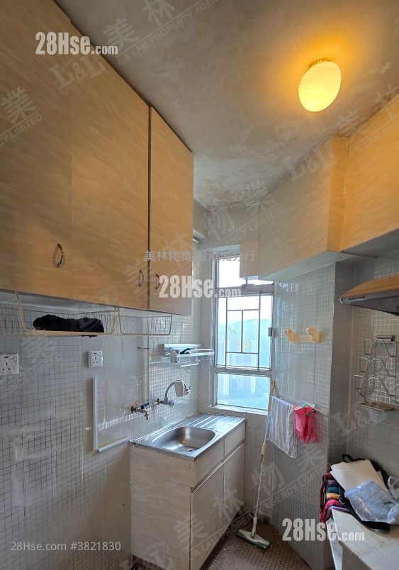 Hong Sing Garden Sell 3 Bedrooms , 1 Bathroom 592 ft²