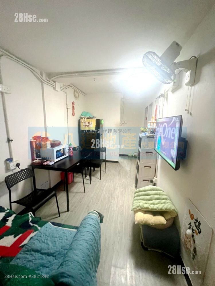 Wing Lung Building Sell 3 Bedrooms , 1 Bathroom 488 ft²