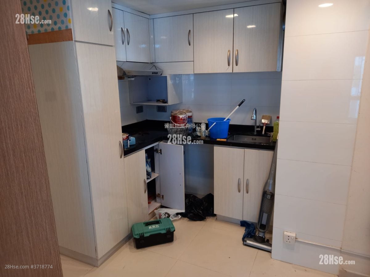 峻峰花園 租盤 3 房 , 1 浴室 450 平方呎