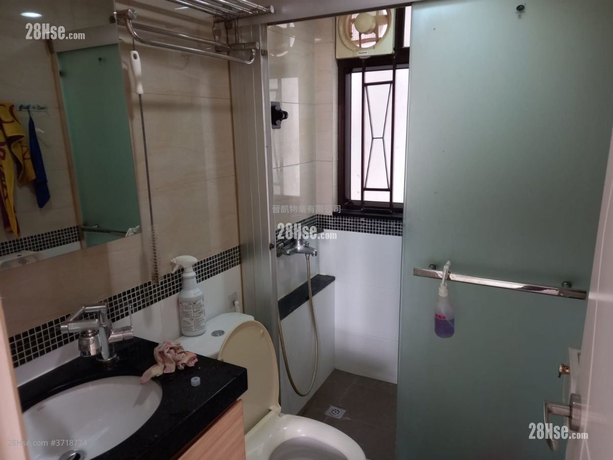 峻峰花園 租盤 3 房 , 1 浴室 450 平方呎