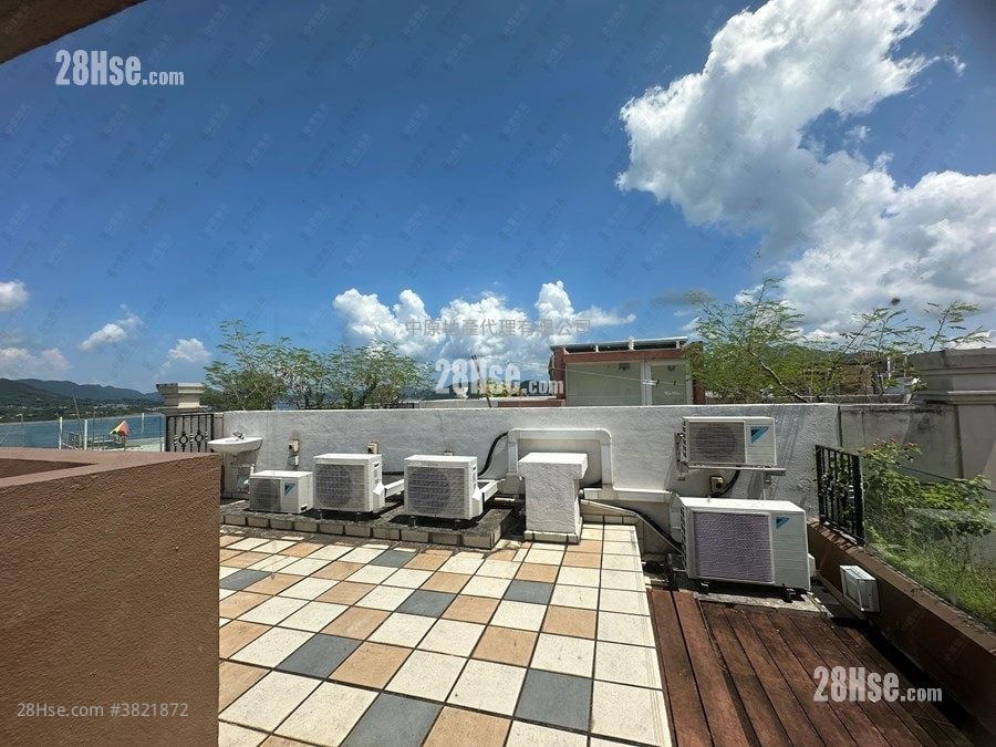 The Beverly Hills Sell 4 Bedrooms 1,606 ft²