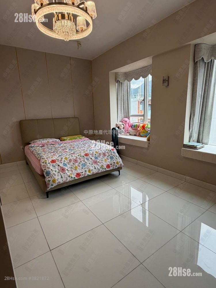 The Beverly Hills Sell 4 Bedrooms 1,606 ft²