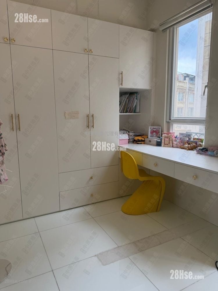 The Beverly Hills Sell 4 Bedrooms 1,606 ft²