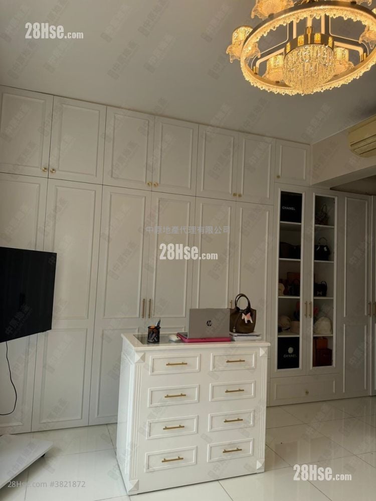 The Beverly Hills Sell 4 Bedrooms 1,606 ft²