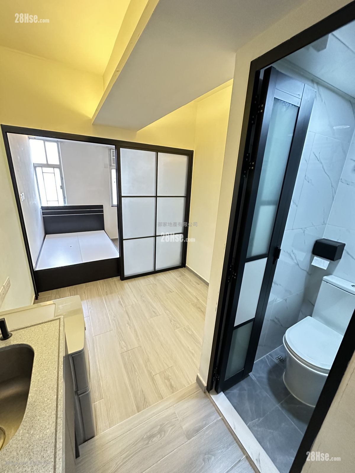 Metropole Building Rental 1 Bedroom , 1 Bathroom 180 ft²