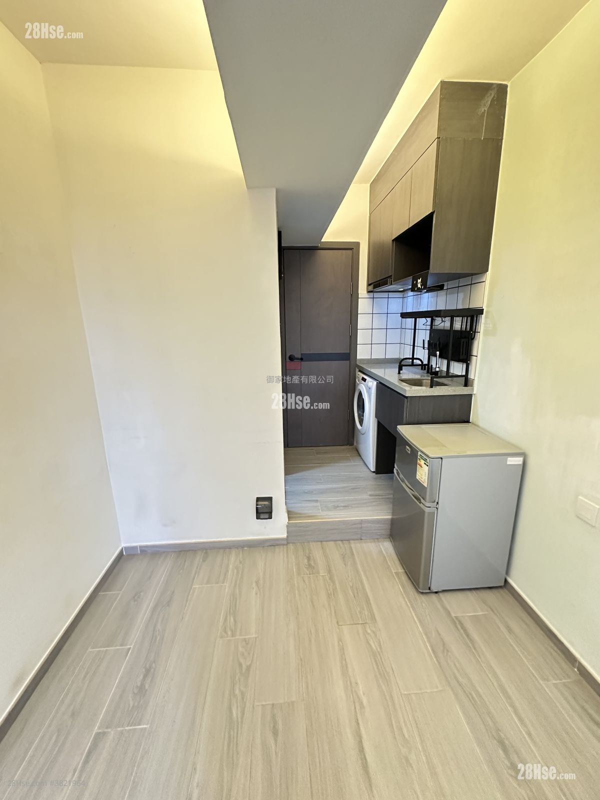 Metropole Building Rental 1 Bedroom , 1 Bathroom 180 ft²