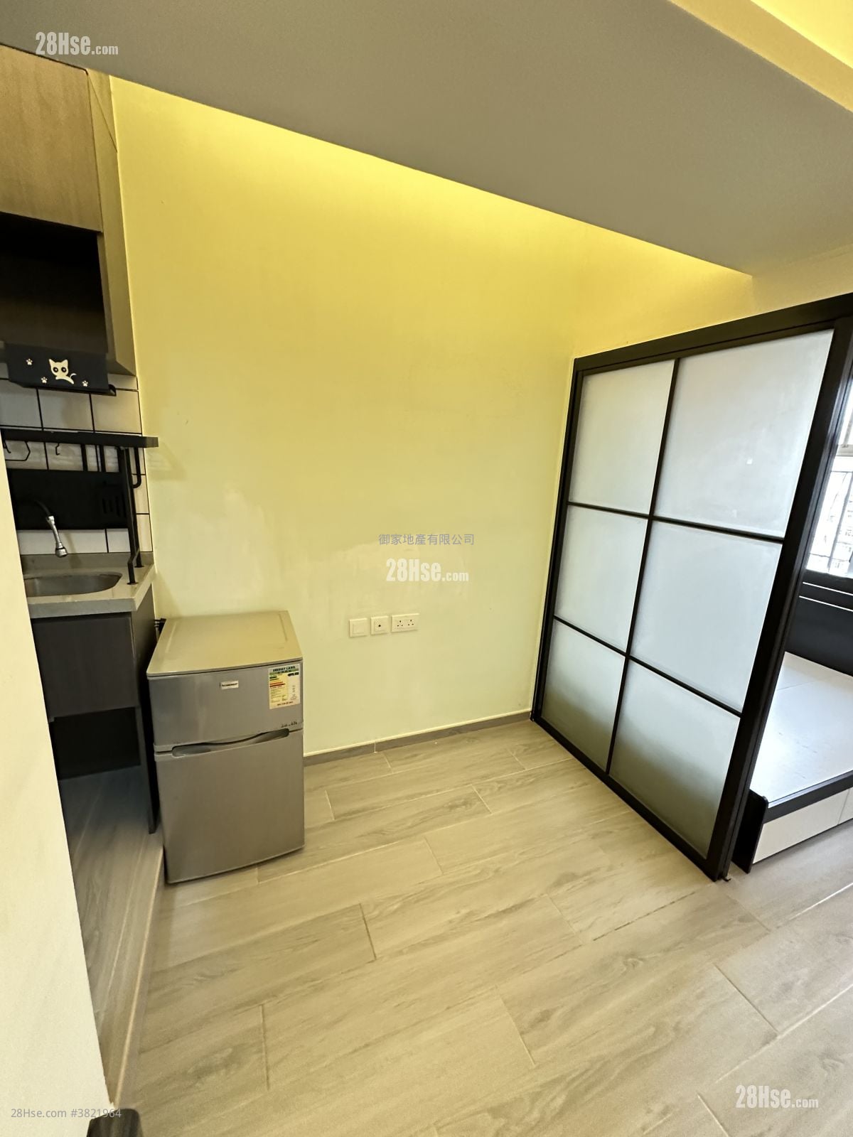 Metropole Building Rental 1 Bedroom , 1 Bathroom 180 ft²