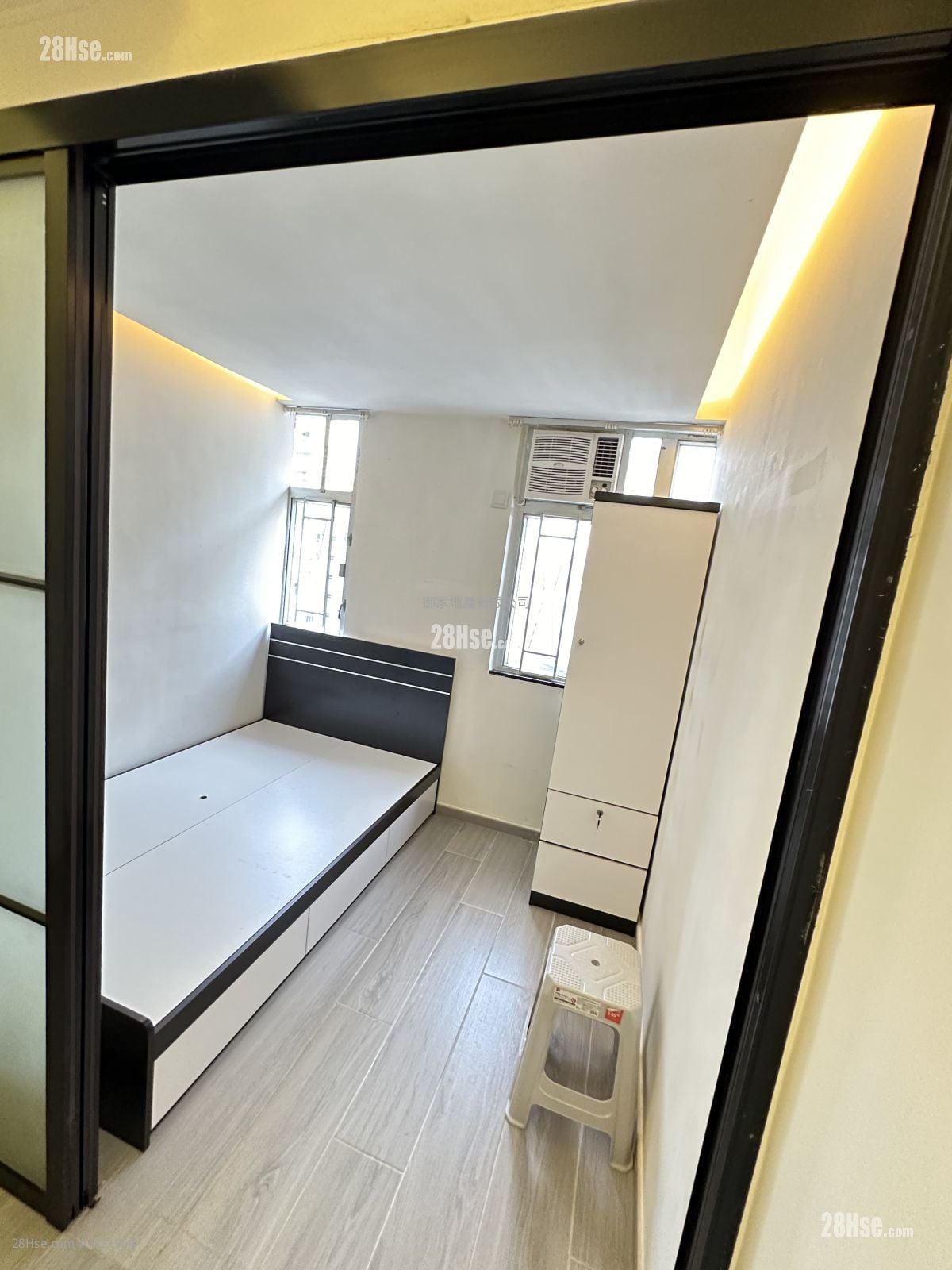 Metropole Building Rental 1 Bedroom , 1 Bathroom 180 ft²