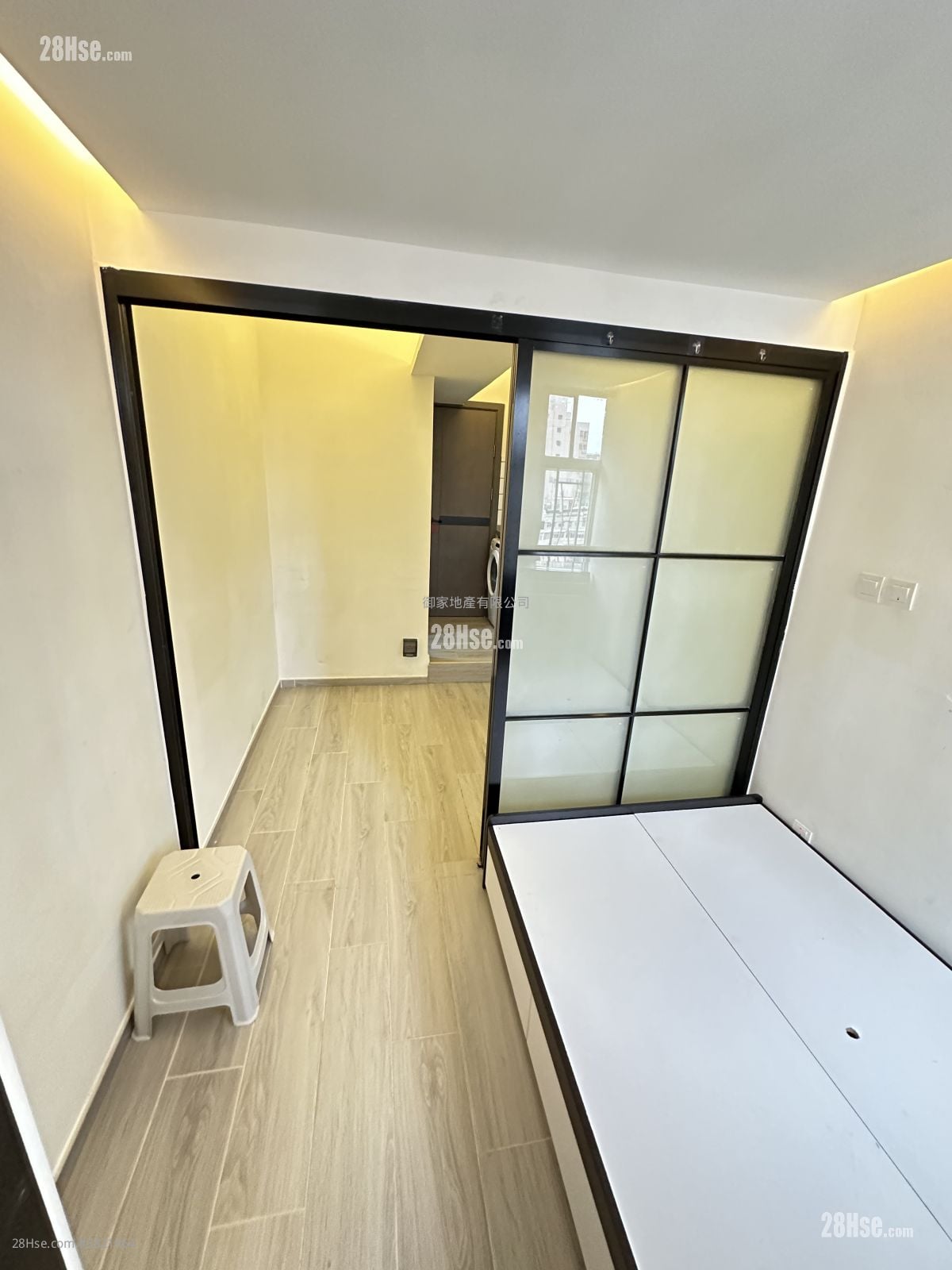 Metropole Building Rental 1 Bedroom , 1 Bathroom 180 ft²
