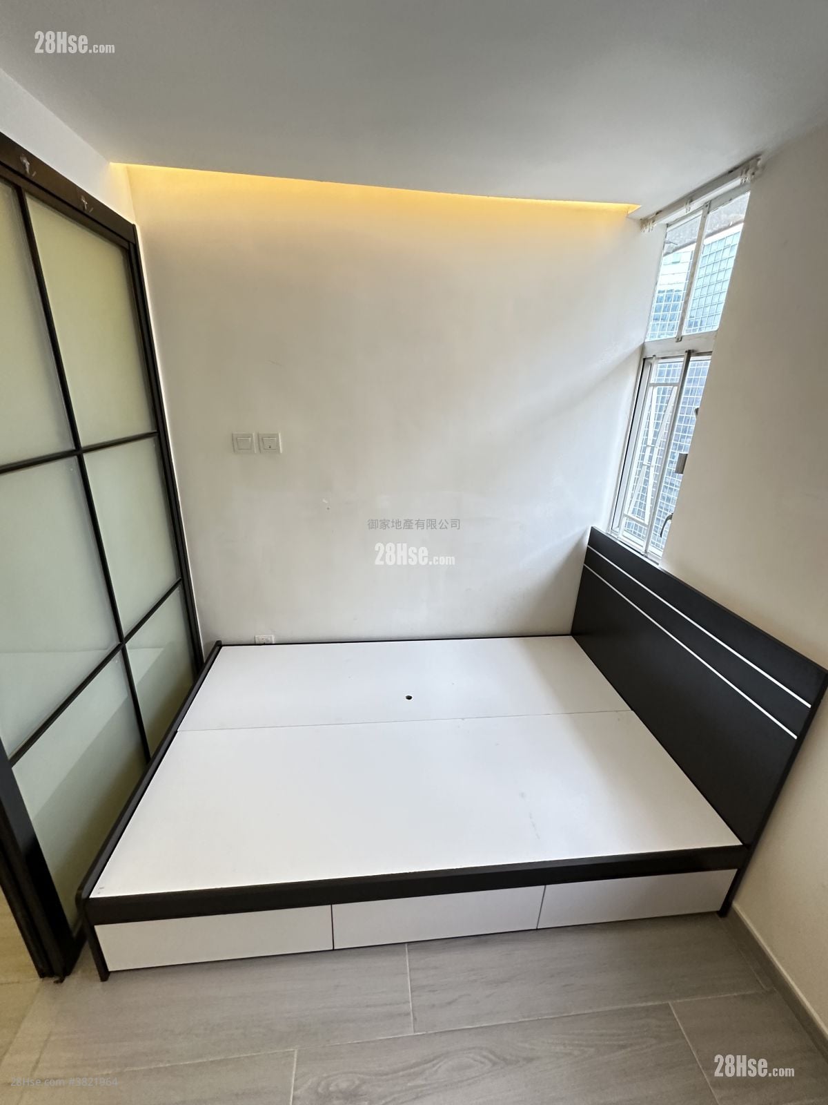 Metropole Building Rental 1 Bedroom , 1 Bathroom 180 ft²