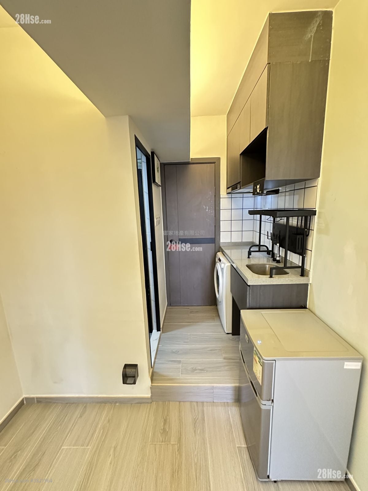 Metropole Building Rental 1 Bedroom , 1 Bathroom 180 ft²
