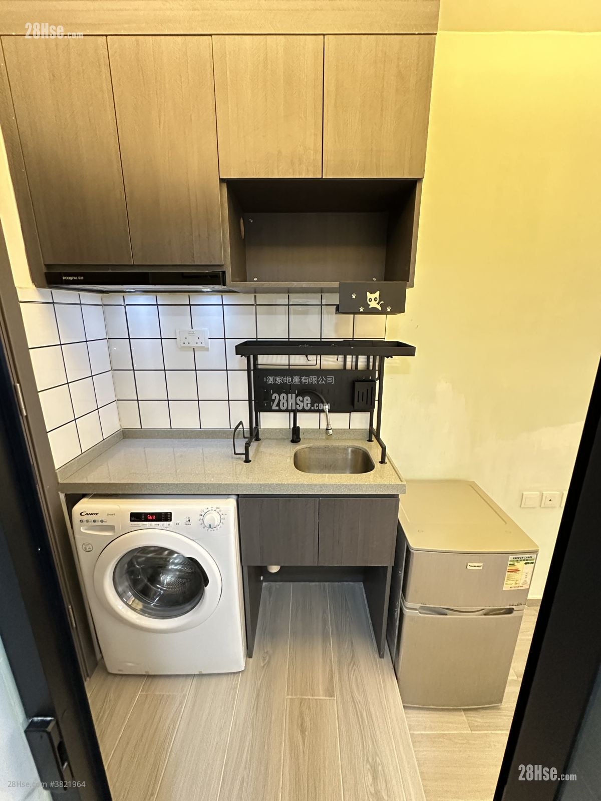 Metropole Building Rental 1 Bedroom , 1 Bathroom 180 ft²