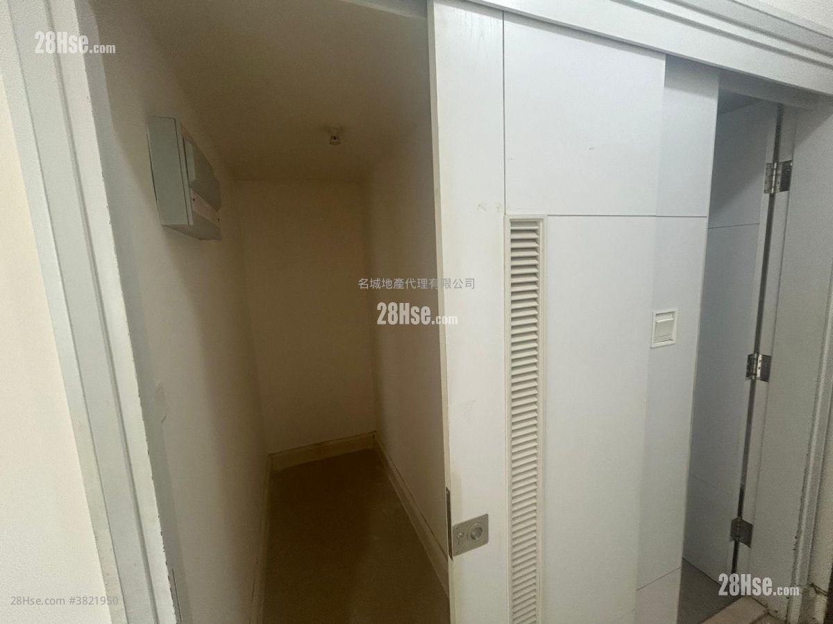 名城 售盘 3 房 , 2 浴室 742 平方尺