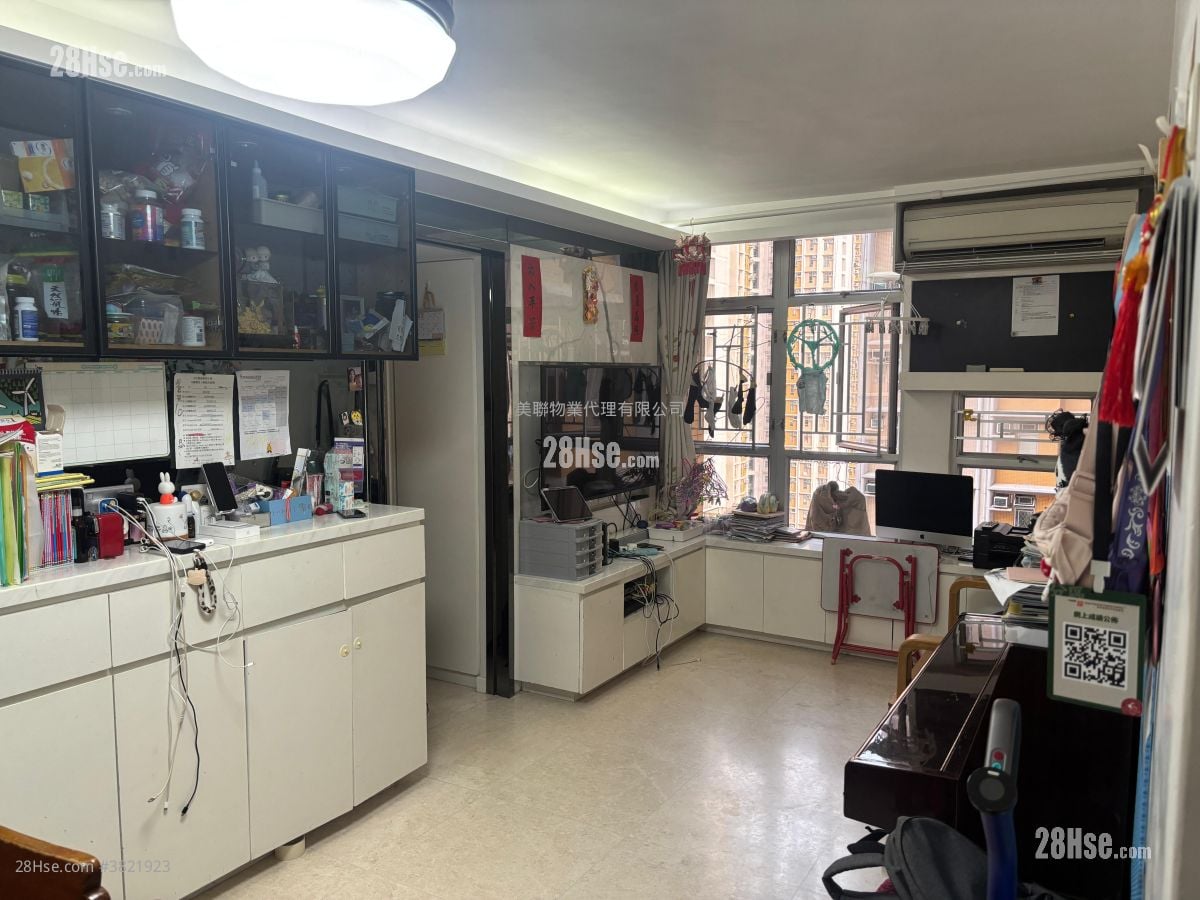 Yu Chui Court Sell 3 Bedrooms , 2 Bathrooms 663 ft²