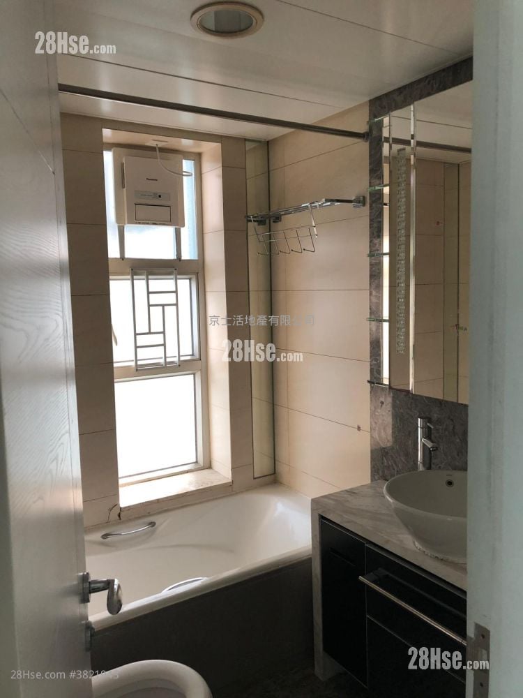 Festival City Sell 3 Bedrooms , 1 Bathroom 843 ft²