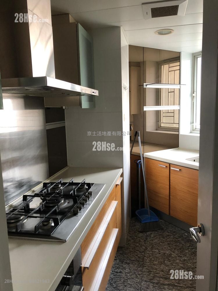 Festival City Sell 3 Bedrooms , 1 Bathroom 843 ft²