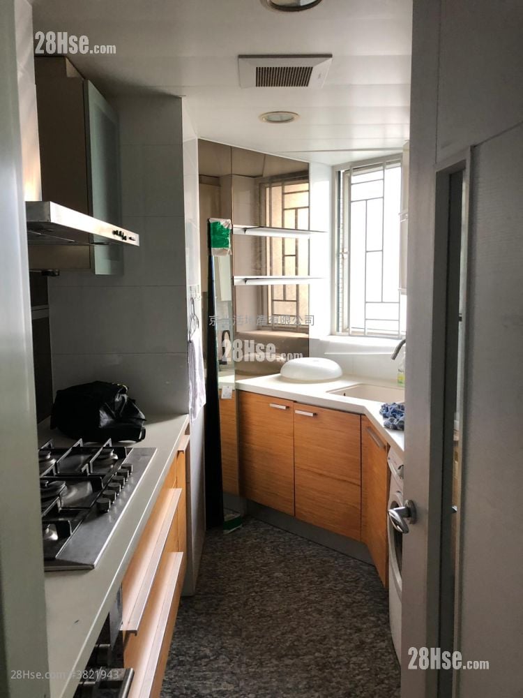 Festival City Sell 3 Bedrooms , 1 Bathroom 843 ft²