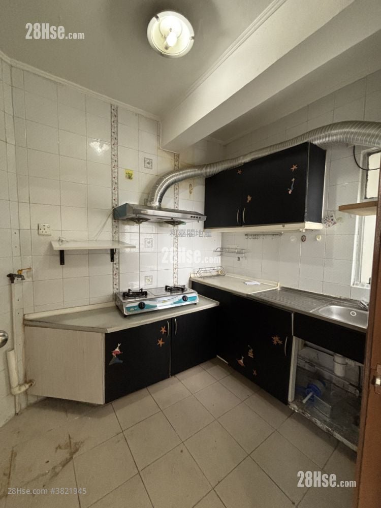 Kingswood Villas Sell 3 Bedrooms , 1 Bathroom 543 ft²