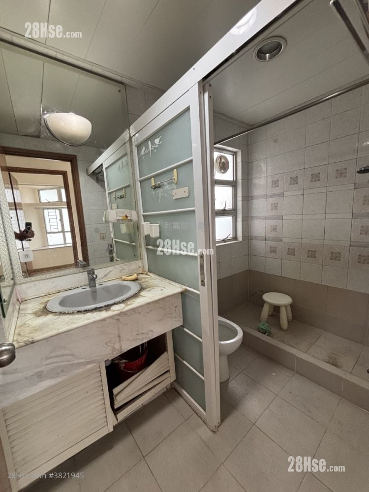 Kingswood Villas Sell 3 Bedrooms , 1 Bathroom 543 ft²