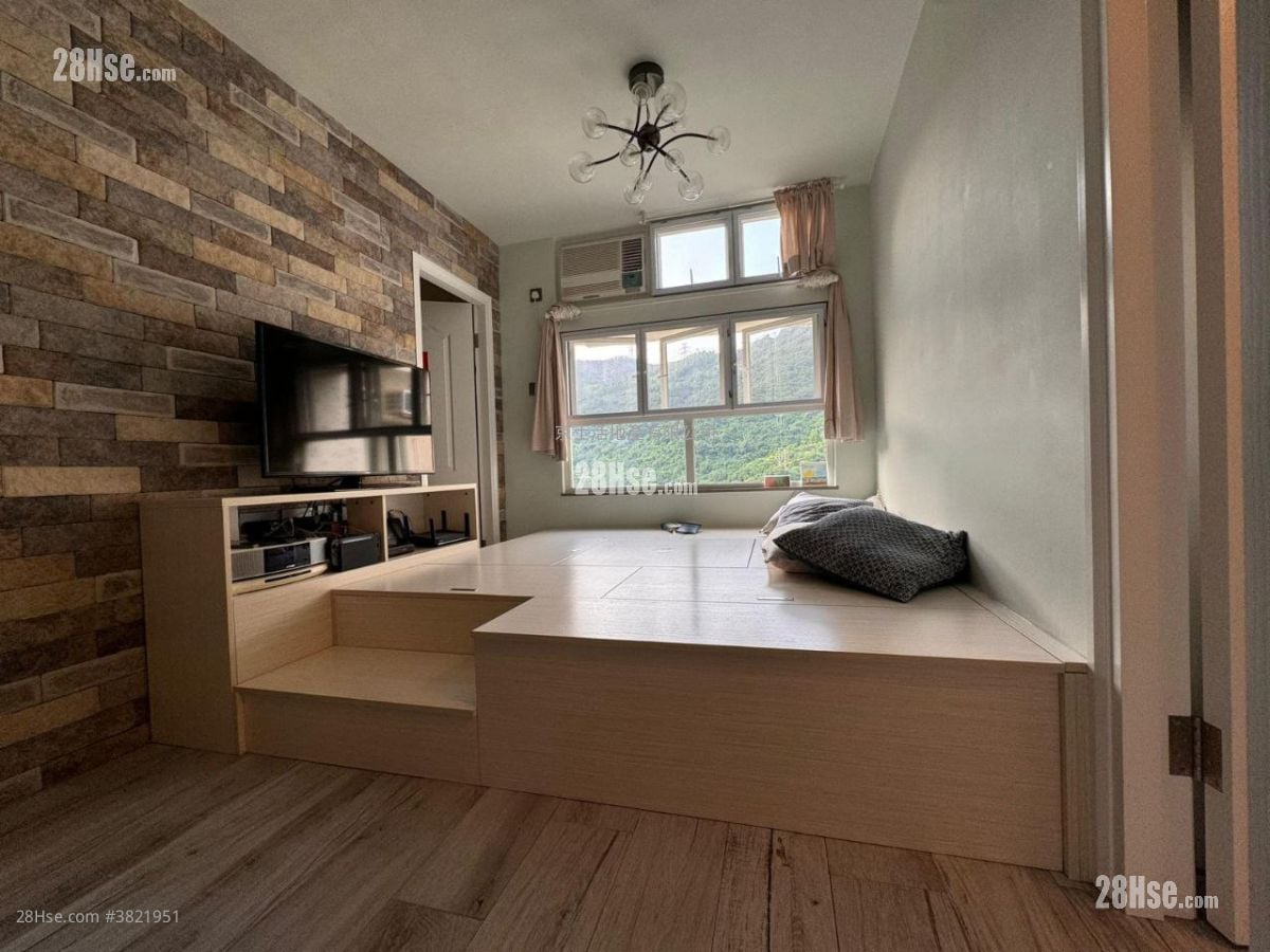 Mei Chung Court Sell 2 Bedrooms , 1 Bathroom 401 ft²