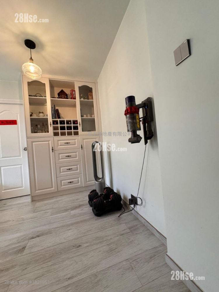 Mei Chung Court Sell 2 Bedrooms , 1 Bathroom 401 ft²