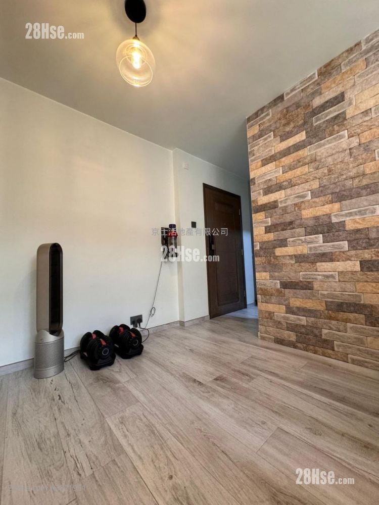 Mei Chung Court Sell 2 Bedrooms , 1 Bathroom 401 ft²