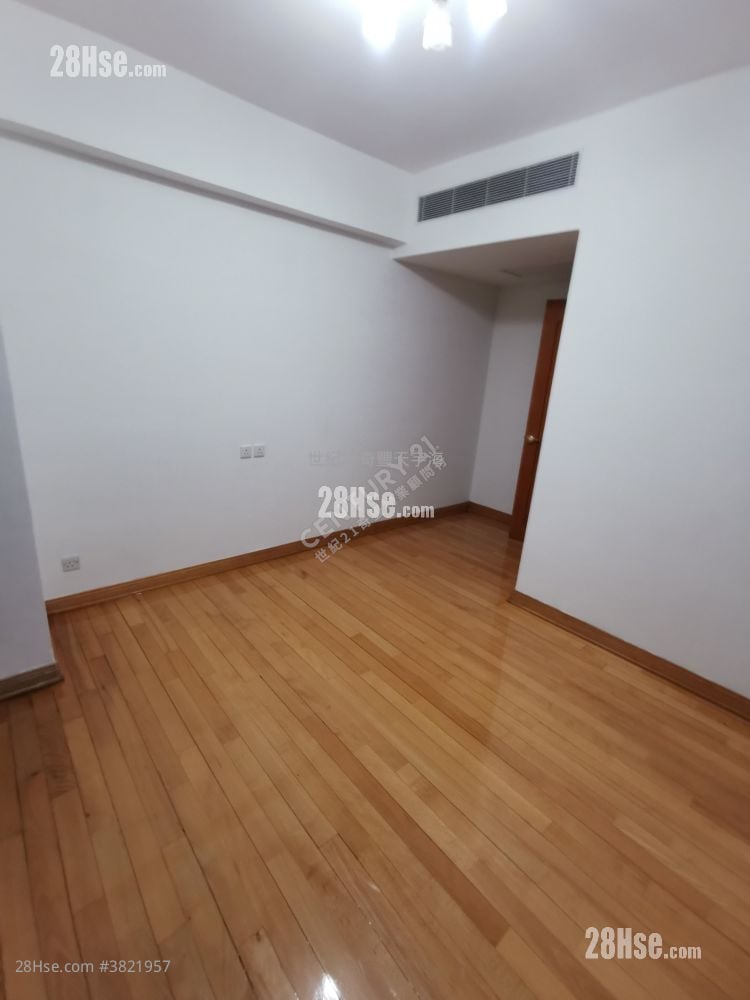 Symphony Bay Sell 4 Bedrooms , 2 Bathrooms 2,136 ft²