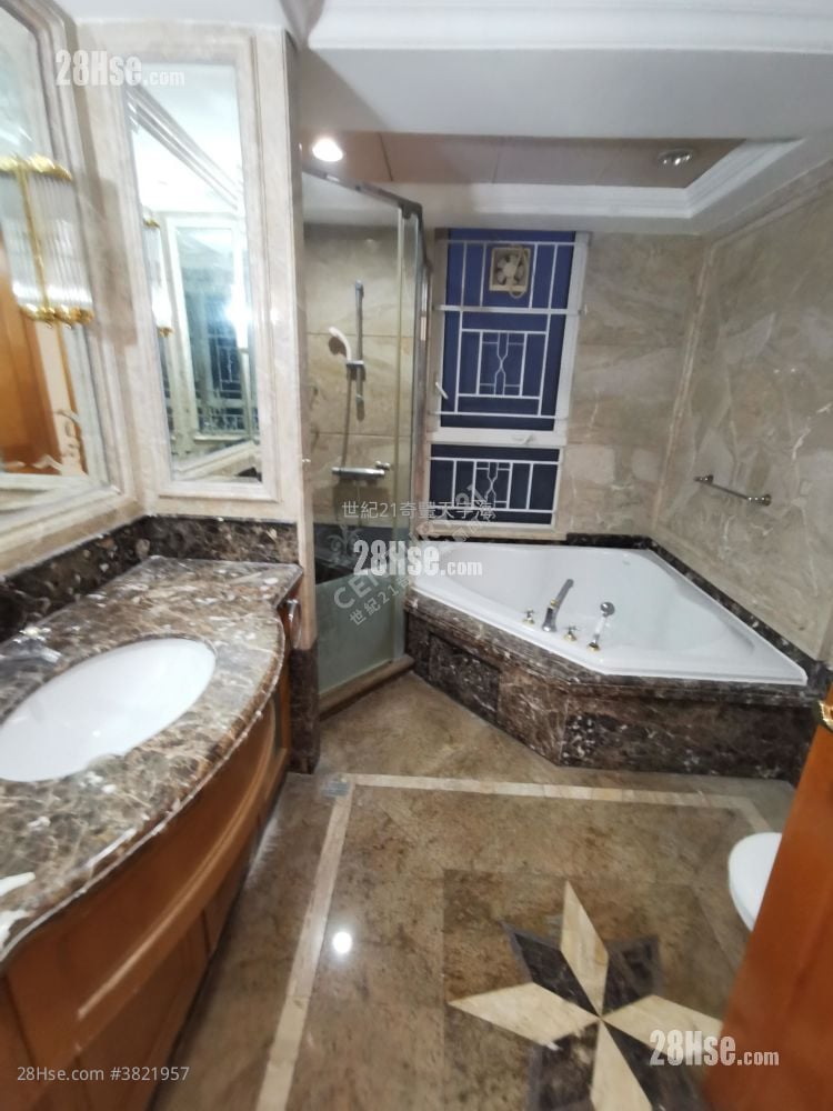 Symphony Bay Sell 4 Bedrooms , 2 Bathrooms 2,136 ft²