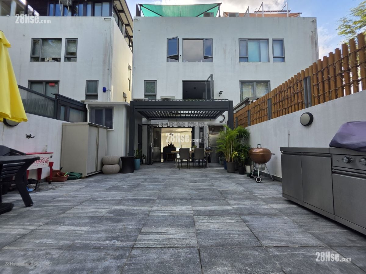 Tsam Chuk Wan Village Rental 5+ Bedrooms , 3 Bathrooms 2,100 ft²