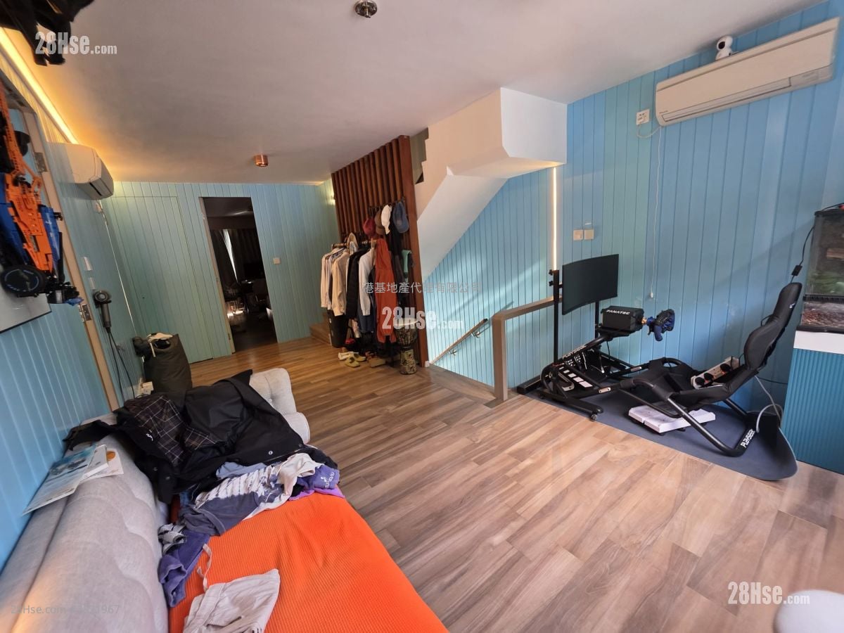 Tsam Chuk Wan Village Rental 5+ Bedrooms , 3 Bathrooms 2,100 ft²