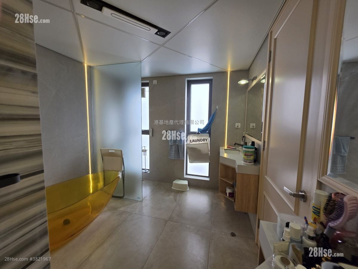 Tsam Chuk Wan Village Rental 5+ Bedrooms , 3 Bathrooms 2,100 ft²