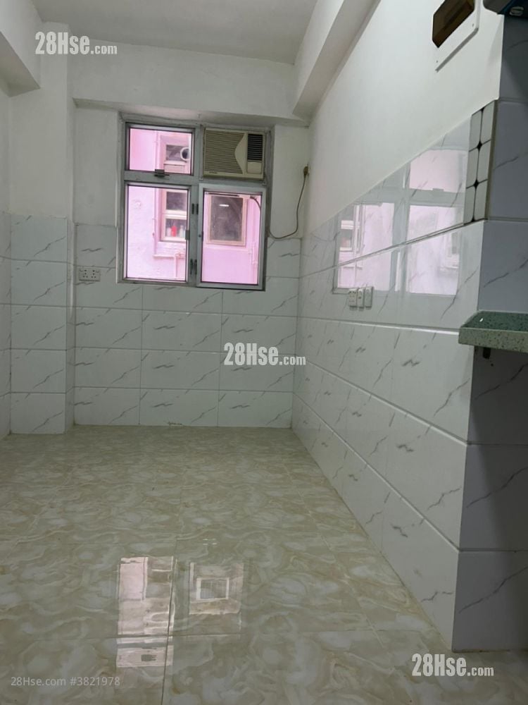 美華樓 租盤 130 平方呎