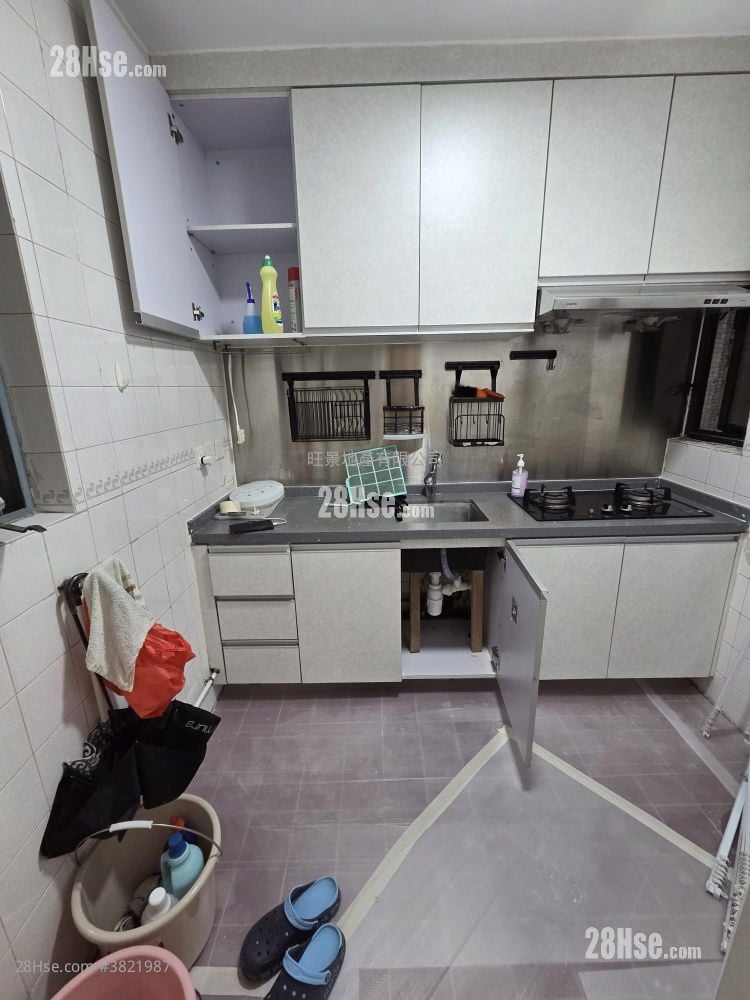 筲箕湾广场 租盘 2 房 388 平方尺