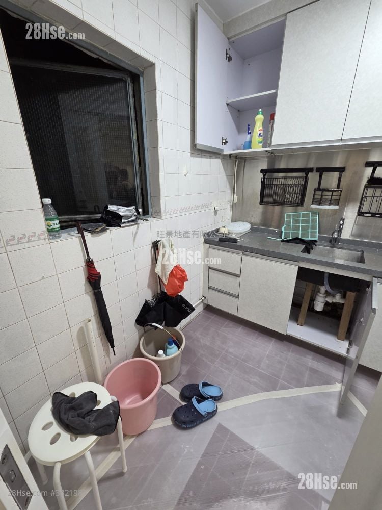 筲箕湾广场 租盘 2 房 388 平方尺