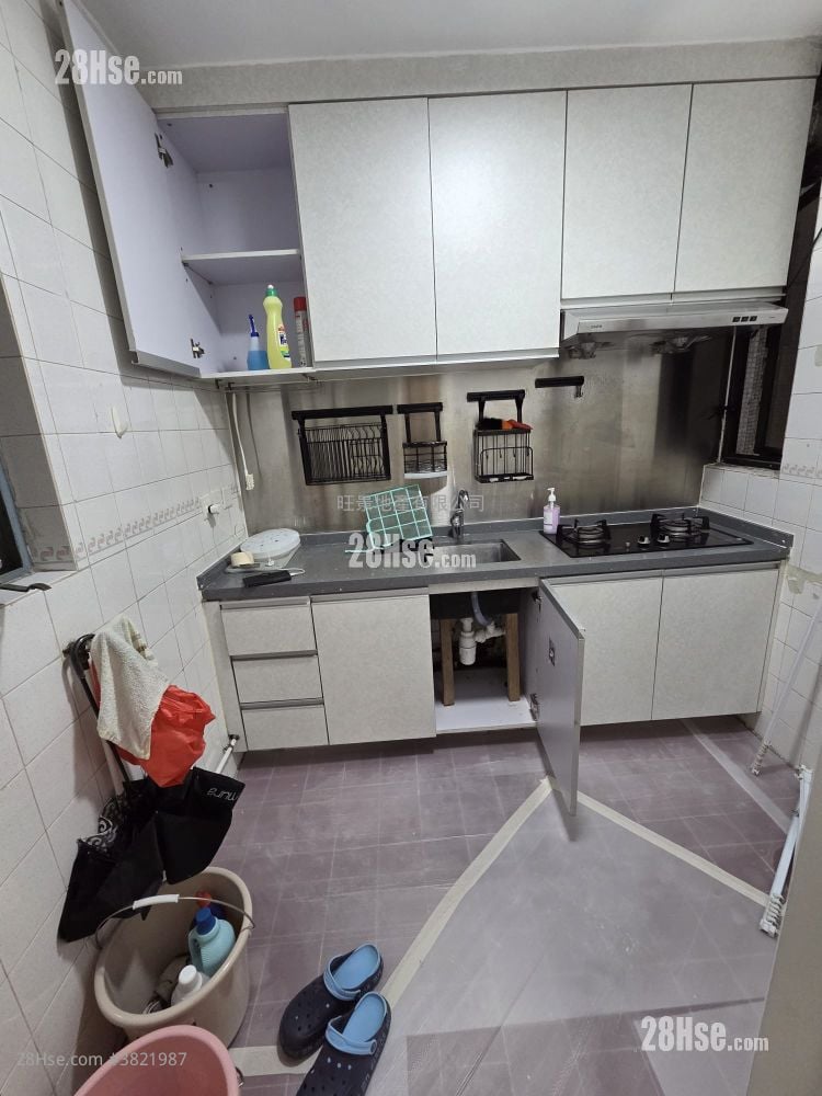 筲箕湾广场 租盘 2 房 388 平方尺