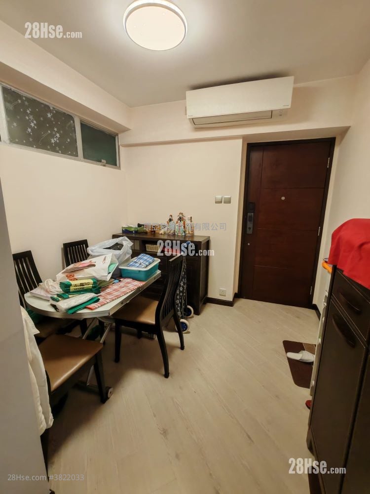 Pearl Court Sell 2 Bedrooms , 1 Bathroom 435 ft²