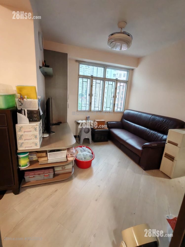 Pearl Court Sell 2 Bedrooms , 1 Bathroom 435 ft²