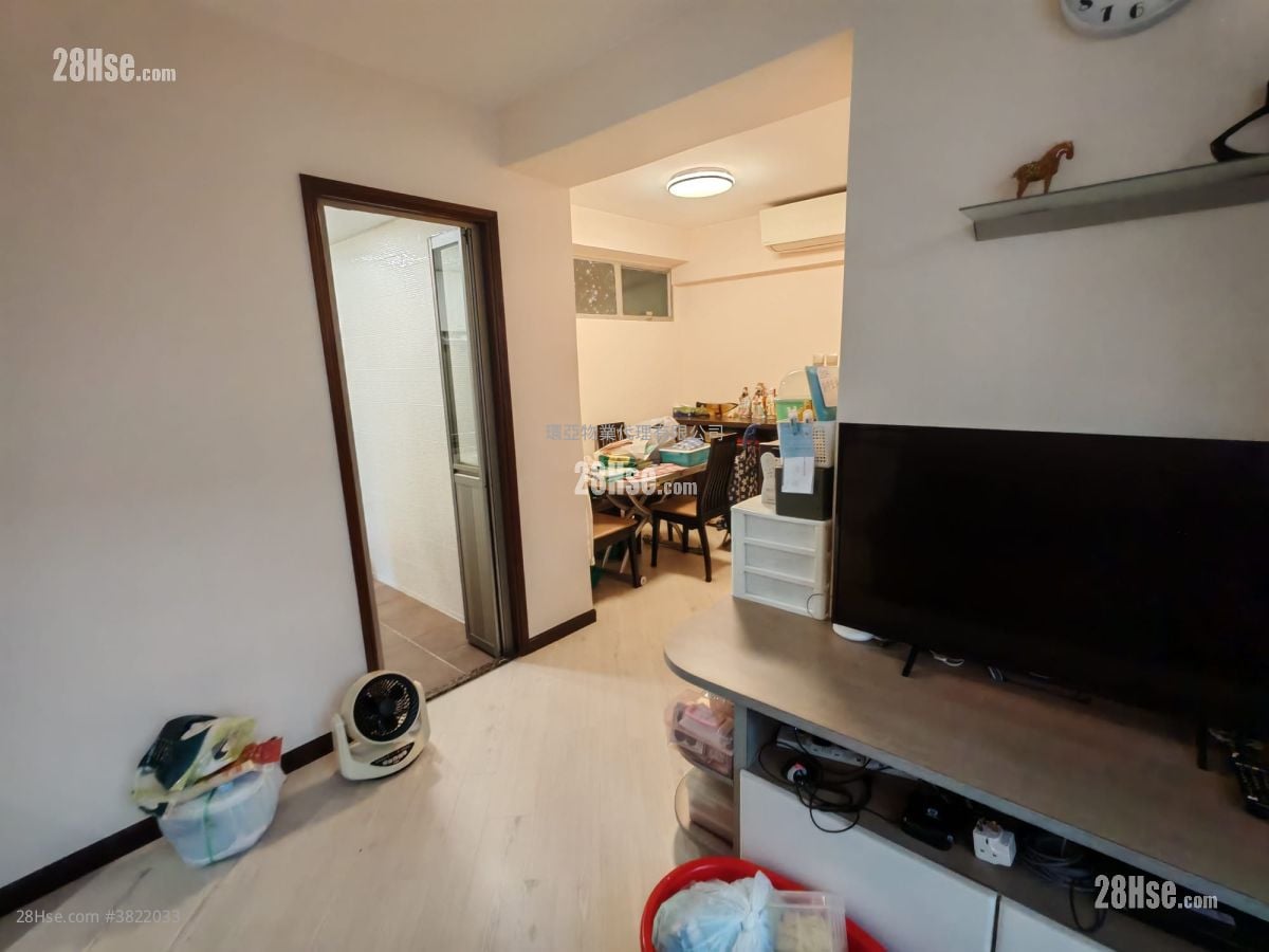 Pearl Court Sell 2 Bedrooms , 1 Bathroom 435 ft²