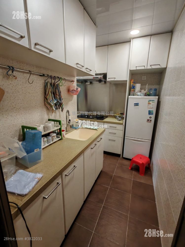 Pearl Court Sell 2 Bedrooms , 1 Bathroom 435 ft²