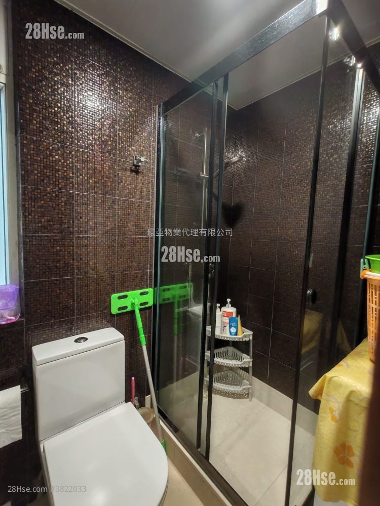 Pearl Court Sell 2 Bedrooms , 1 Bathroom 435 ft²