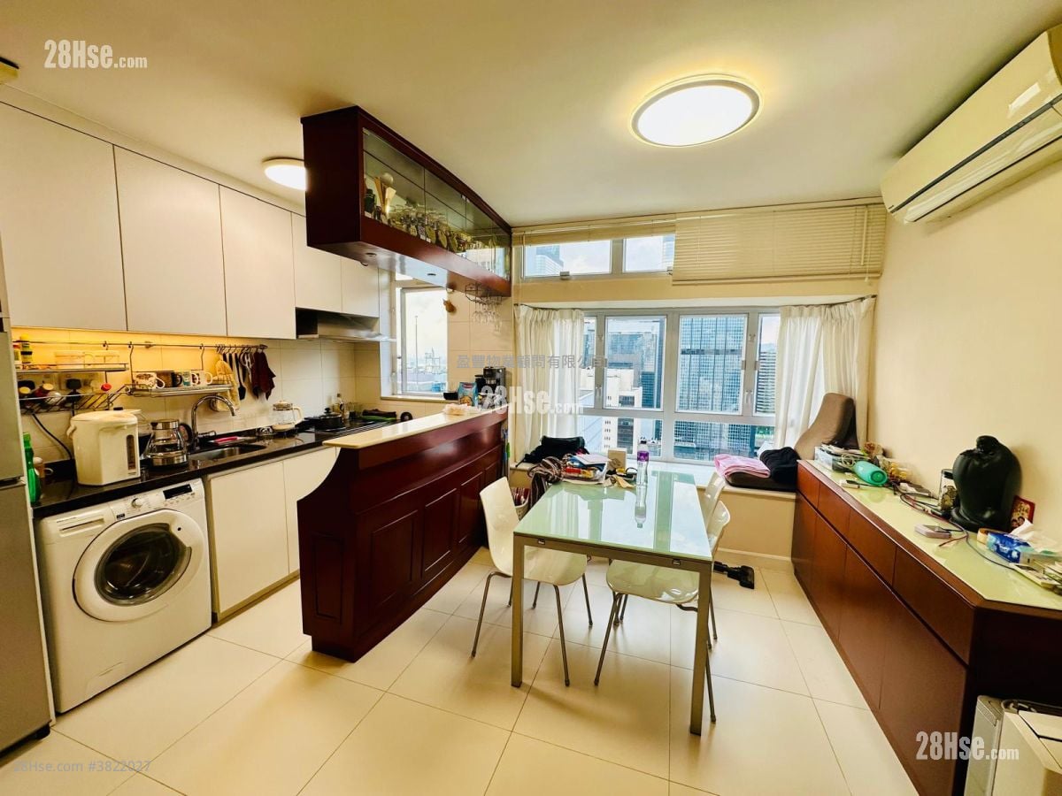 living room: Southorn Garden Sell 2 Bedrooms , 1 Bathroom 591 ft²